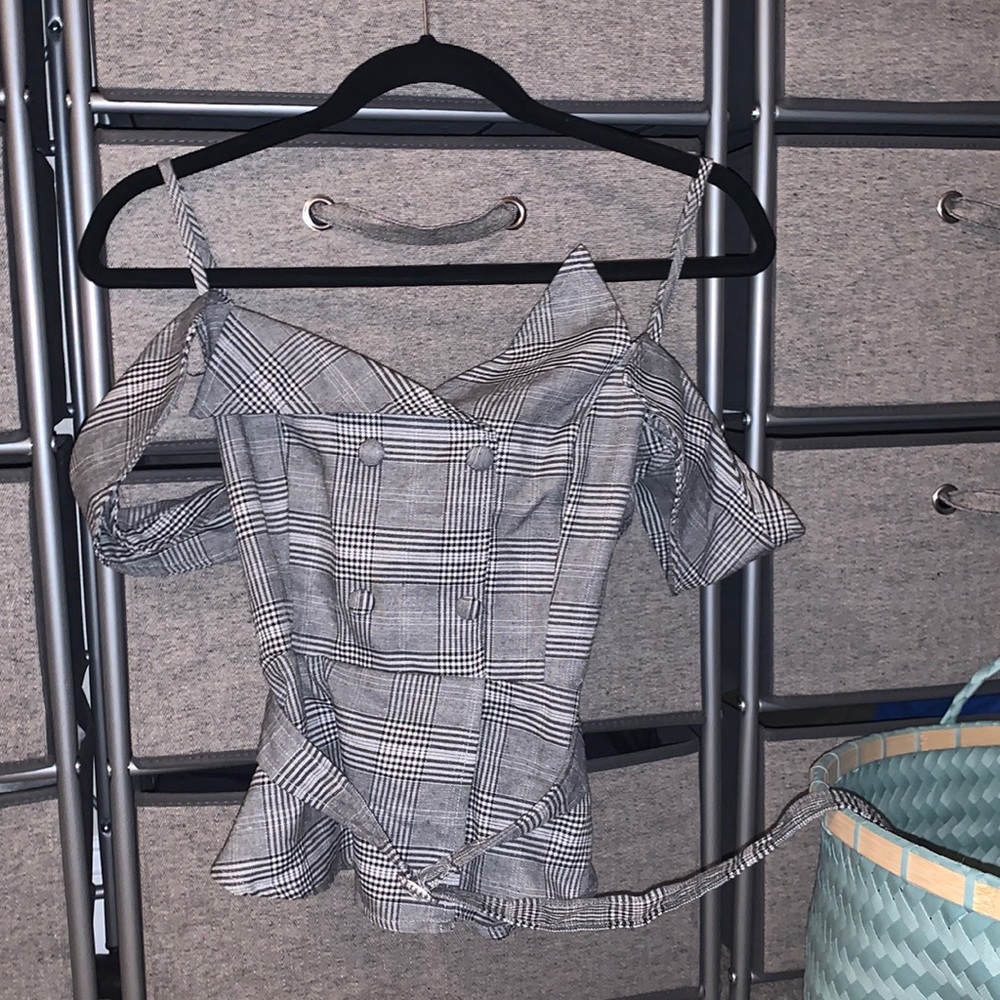 Plaid ruched crop top 🤍
